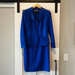 Escada Margaretha Ley beautiful blue blazer and skirt suit. Size 40.